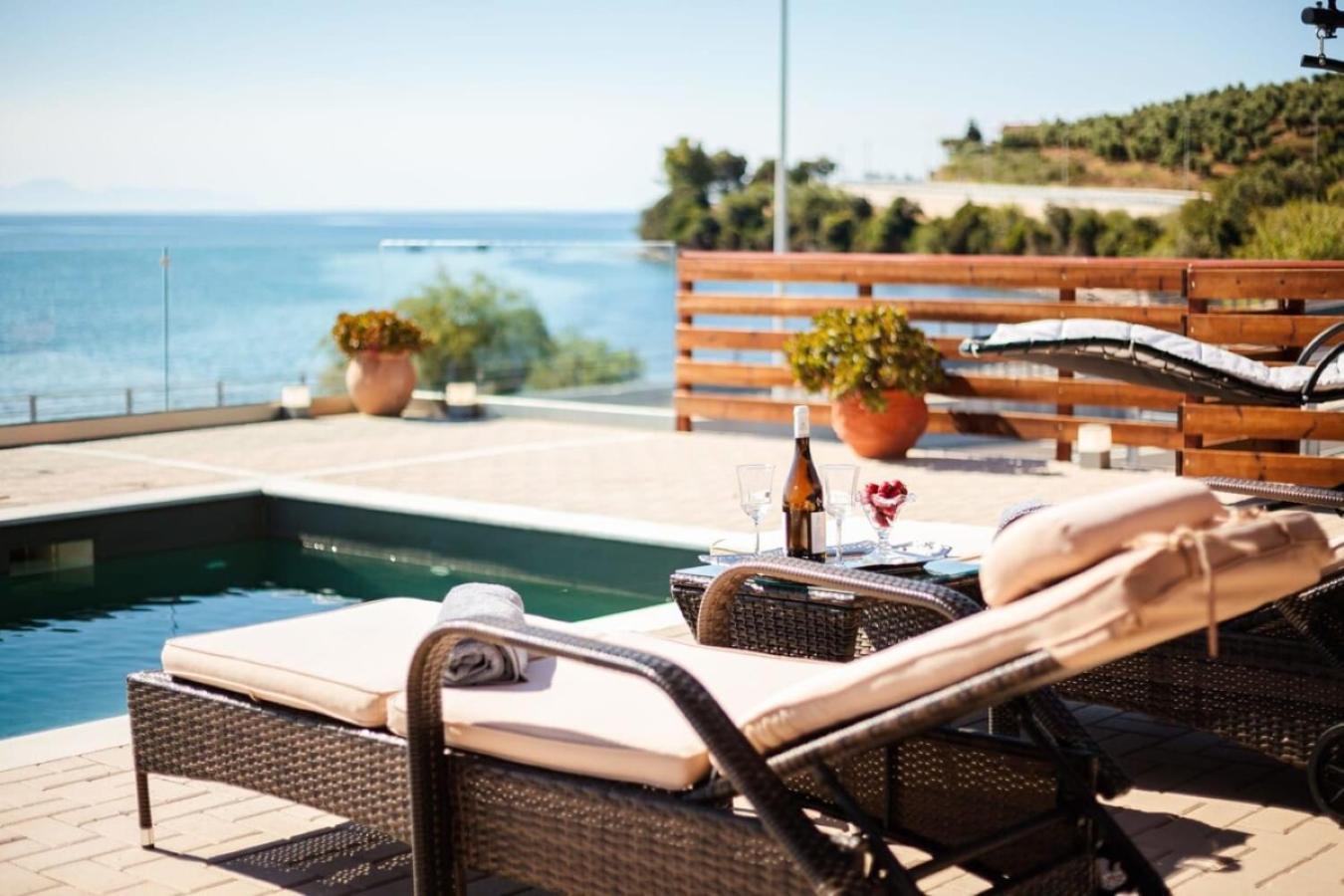 Seaside Summer Bliss - Aurora Luxury Pool Paradise Petalídhion Exteriör bild