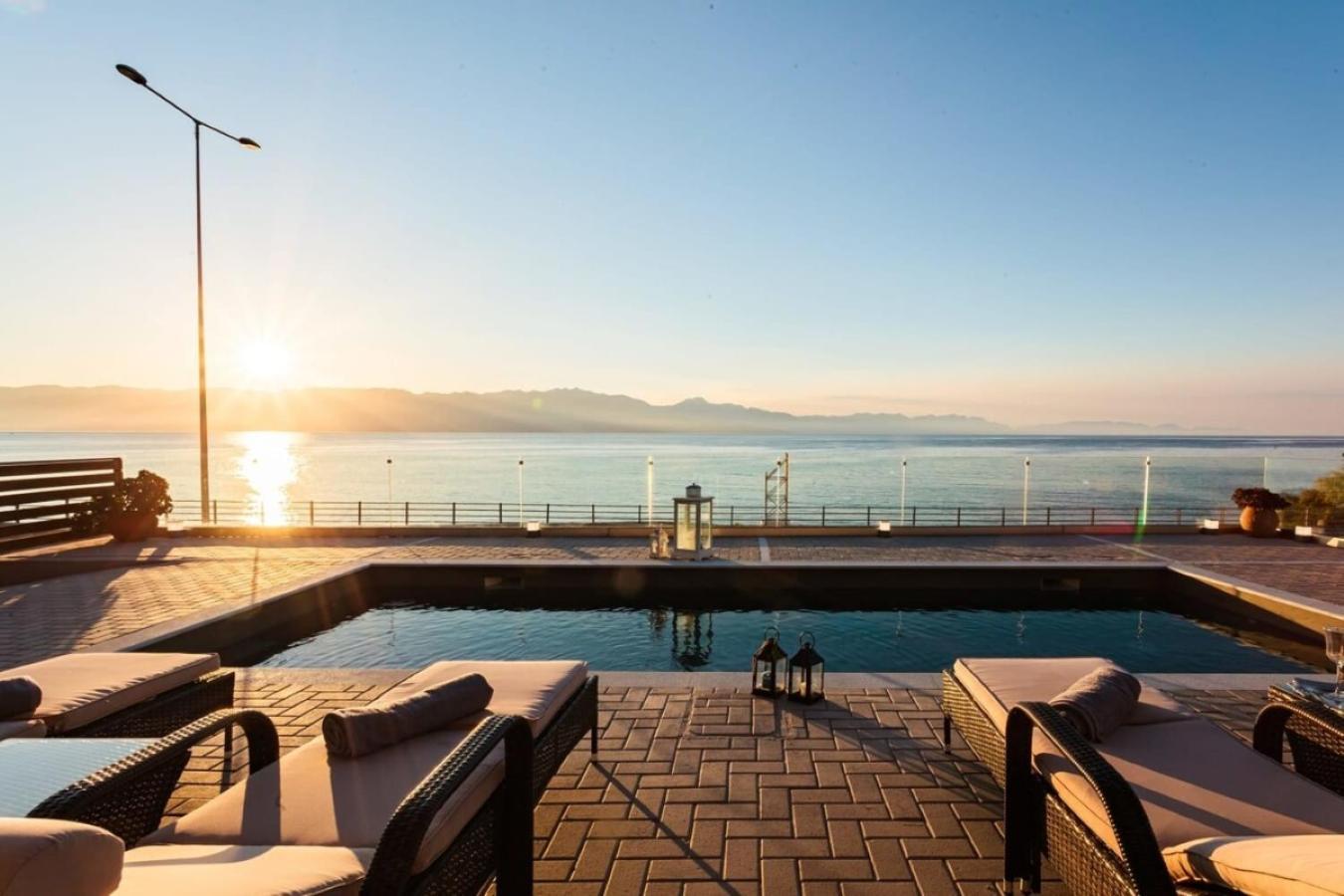 Seaside Summer Bliss - Aurora Luxury Pool Paradise Petalídhion Exteriör bild