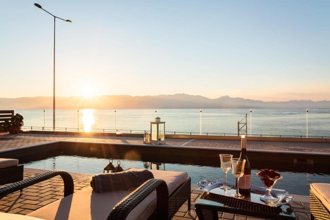 Seaside Summer Bliss - Aurora Luxury Pool Paradise Petalídhion Exteriör bild